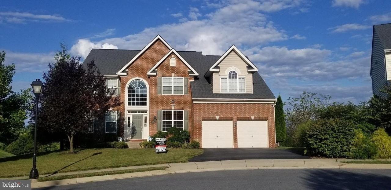 2409 Barrett Ct - Photo 4 of 15
