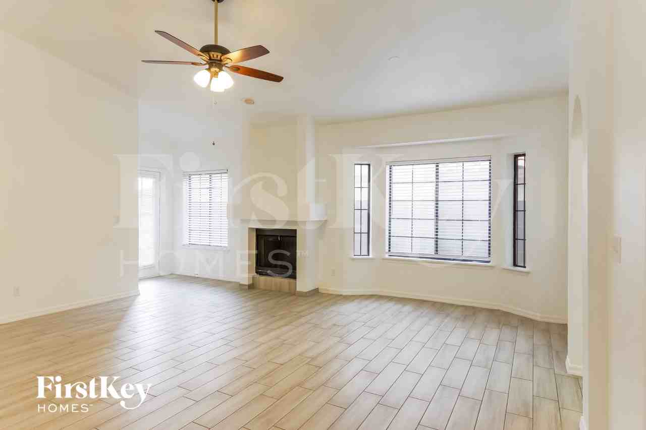 1622 E Villa Theresa Dr - Photo 4 of 18
