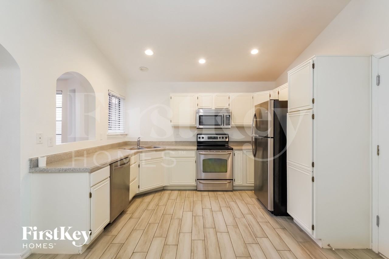 1622 E Villa Theresa Dr - Photo 7 of 18