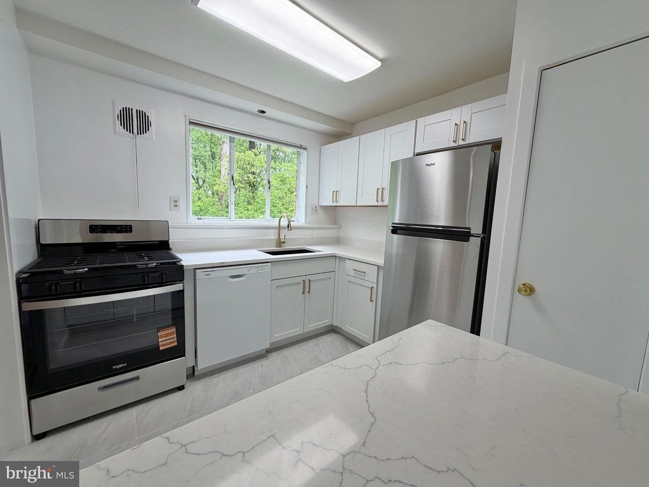 10305 Montrose Ave #M101 - Photo 6 of 21