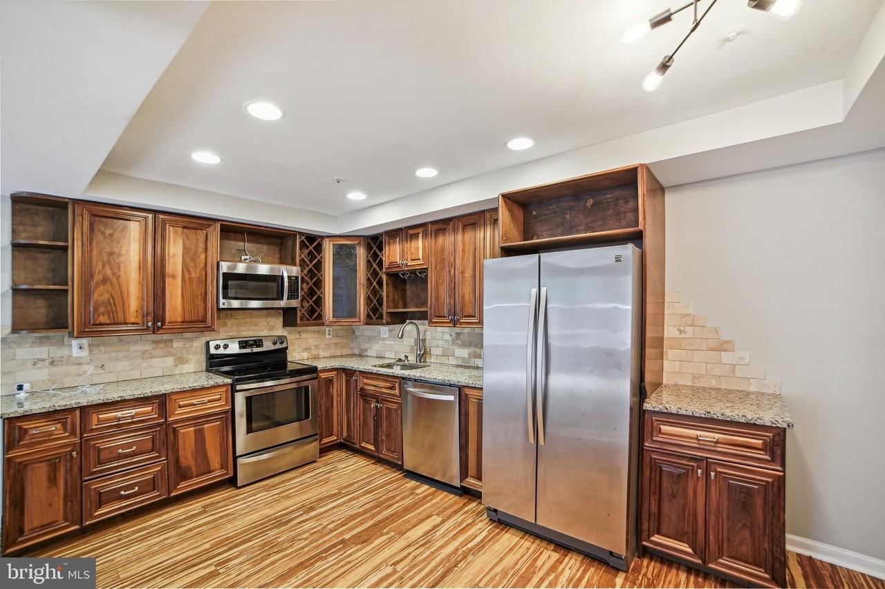 19 Harbor Tree Ct - Photo 3 of 10