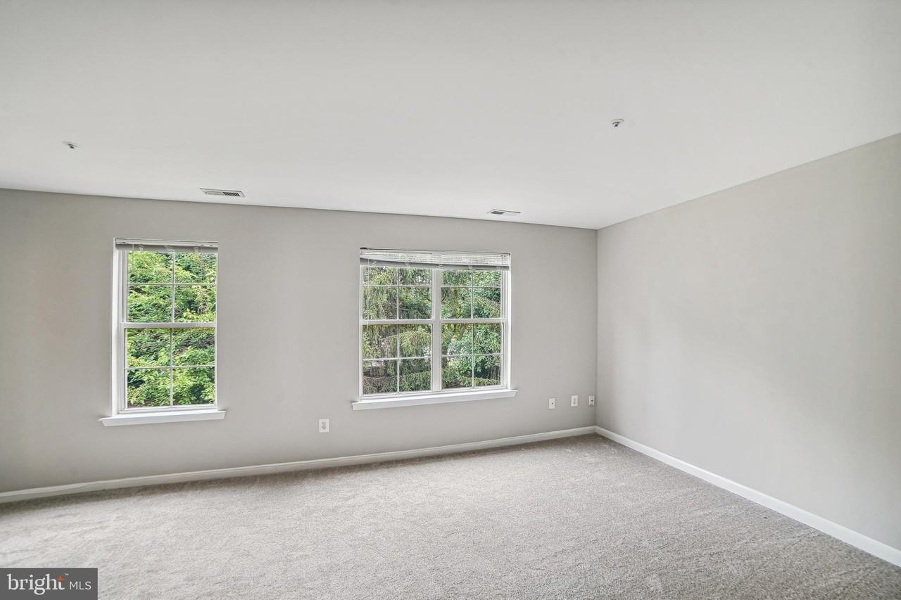 19 Harbor Tree Ct - Photo 4 of 10