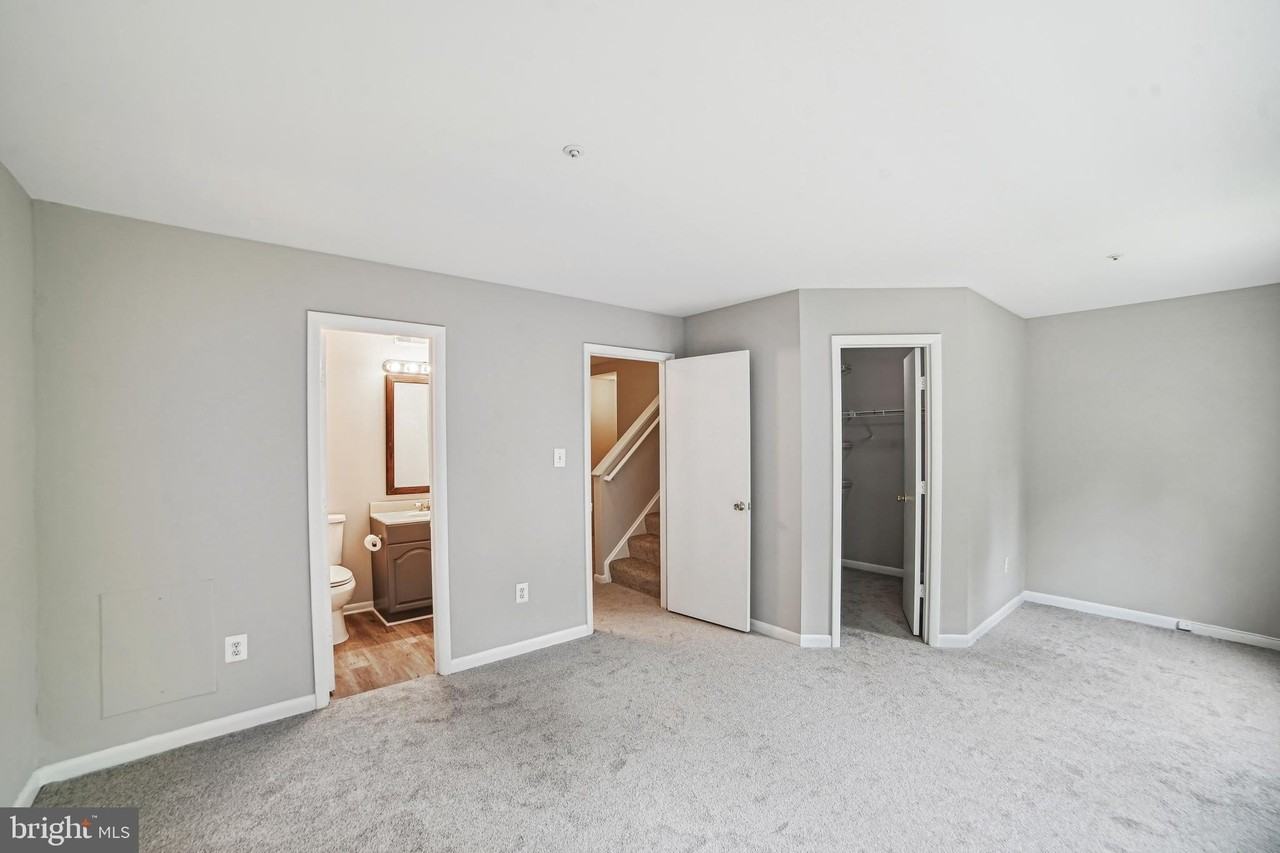 19 Harbor Tree Ct - Photo 5 of 10