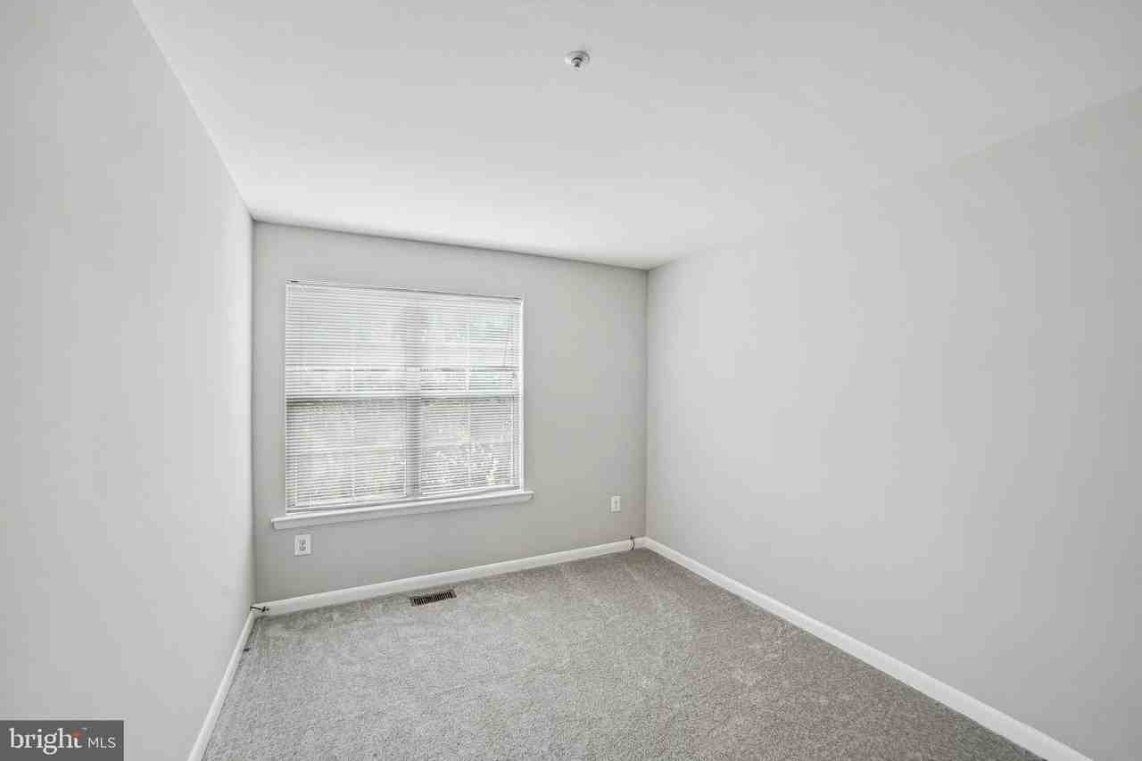 19 Harbor Tree Ct - Photo 6 of 10
