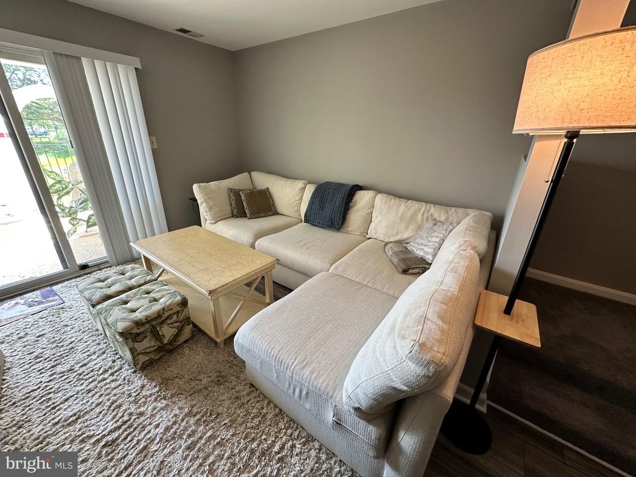 9-E Queen Victoria Way - Photo 3 of 35