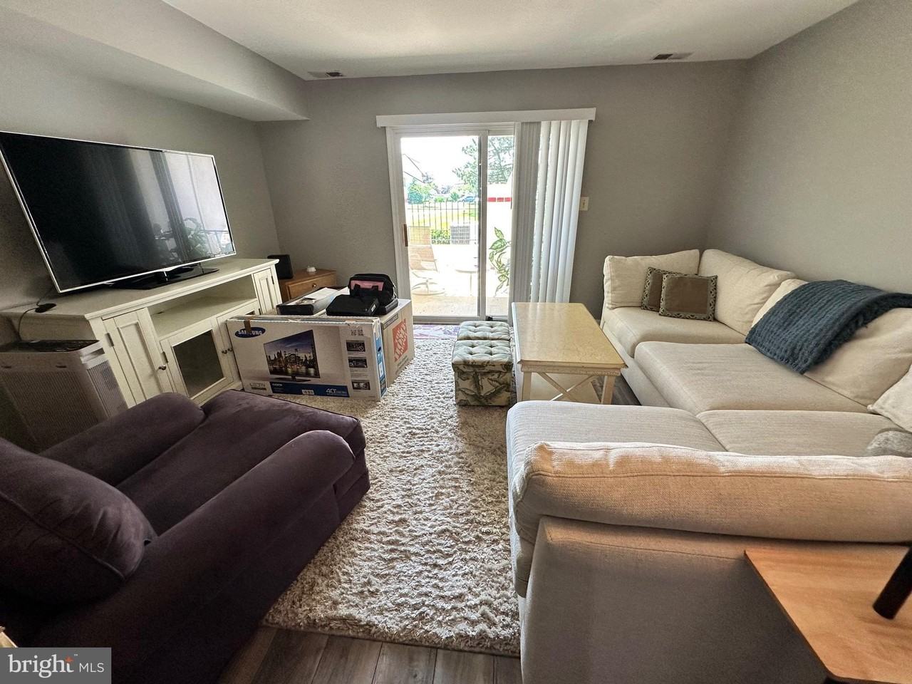9-E Queen Victoria Way - Photo 4 of 35