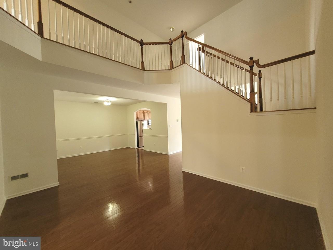 35 Tudor Ct - Photo 2 of 37