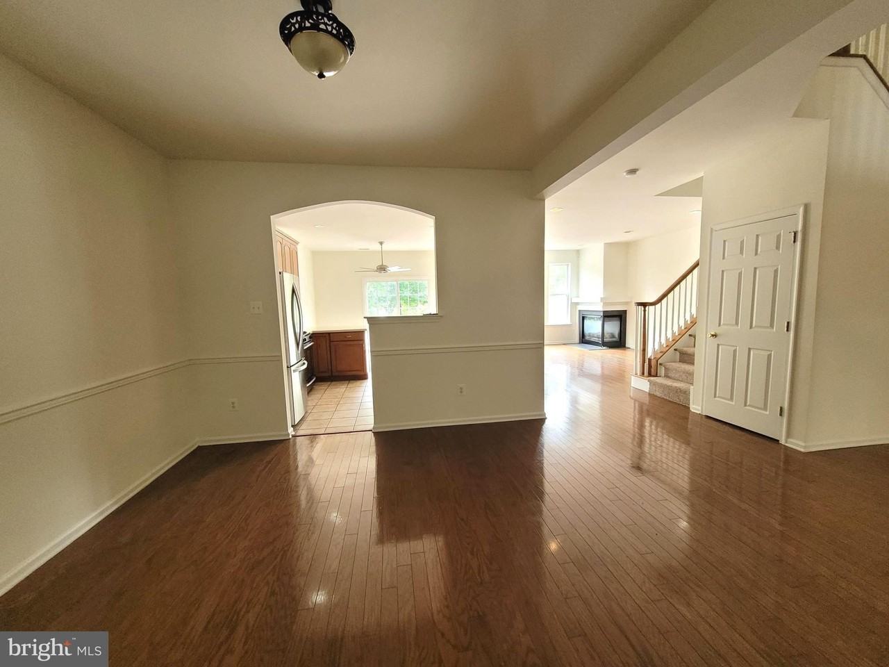 35 Tudor Ct - Photo 5 of 37