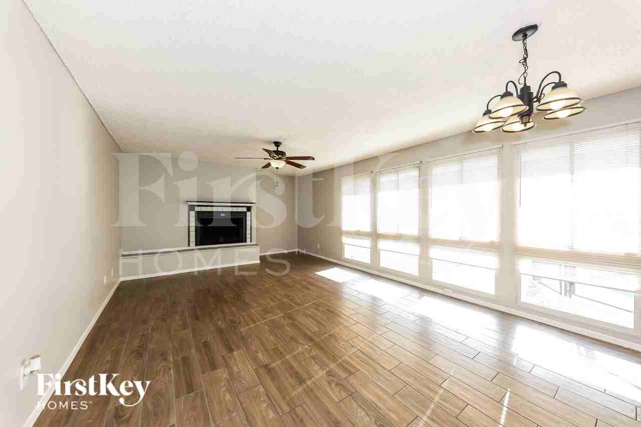 13807 N 52nd Ave - Photo 7 of 19