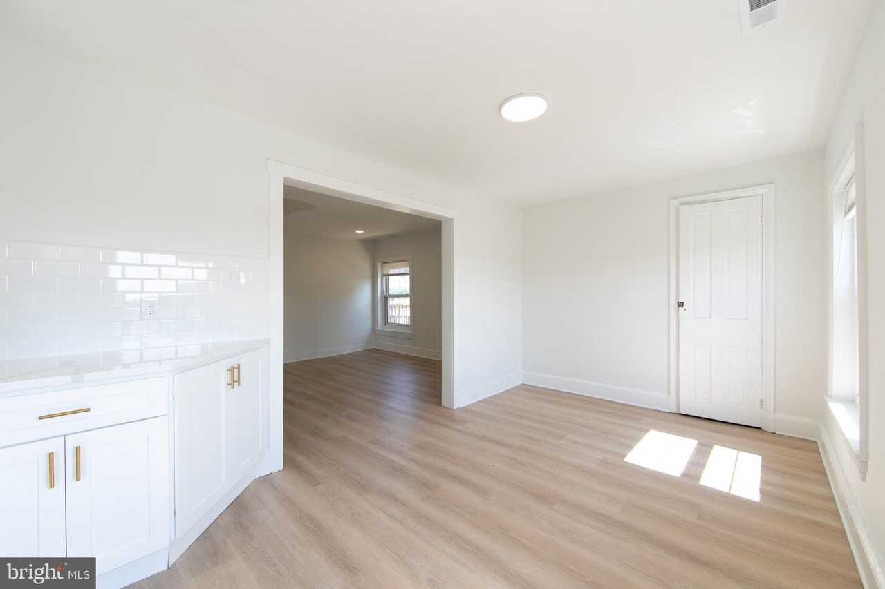 9 E Holly Ave #5 - Photo 3 of 34