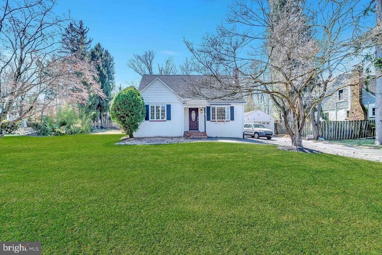32 Cranbury Rd