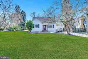 featured image of 32 Cranbury Rd