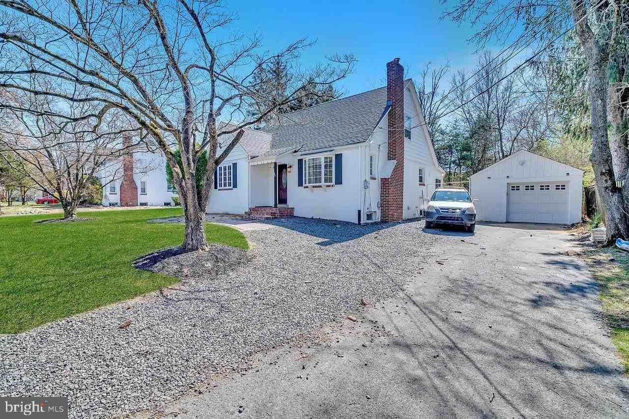 32 Cranbury Rd - Photo 2 of 22