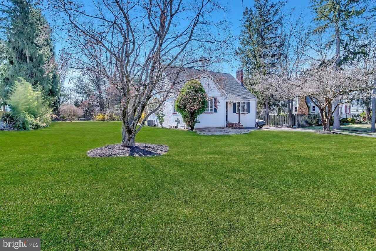 32 Cranbury Rd - Photo 3 of 22