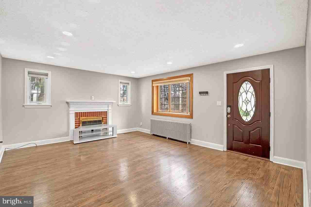 32 Cranbury Rd - Photo 5 of 22