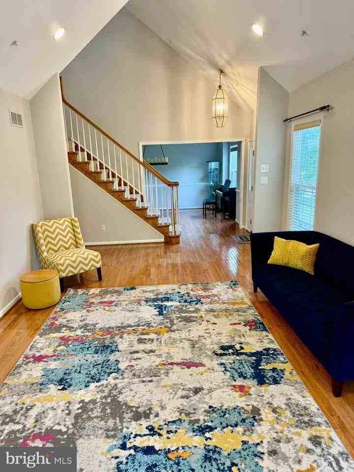 240 Torrey Pine Ct - Photo 3 of 44