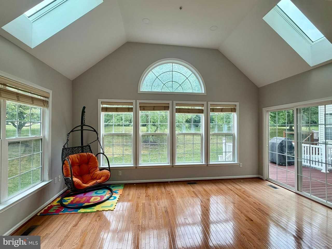 240 Torrey Pine Ct - Photo 6 of 44