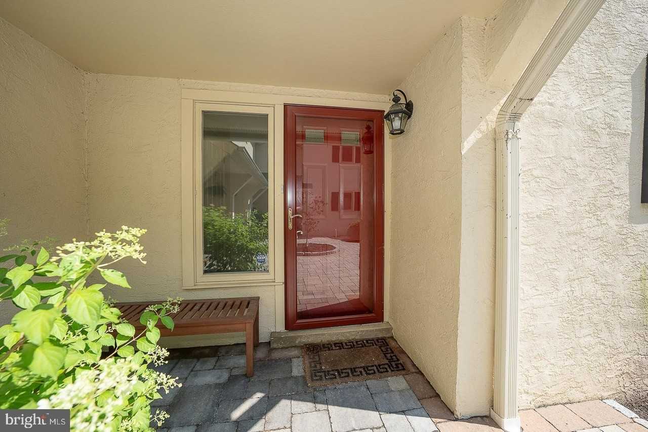116 Montrose Ave #H - Photo 4 of 50