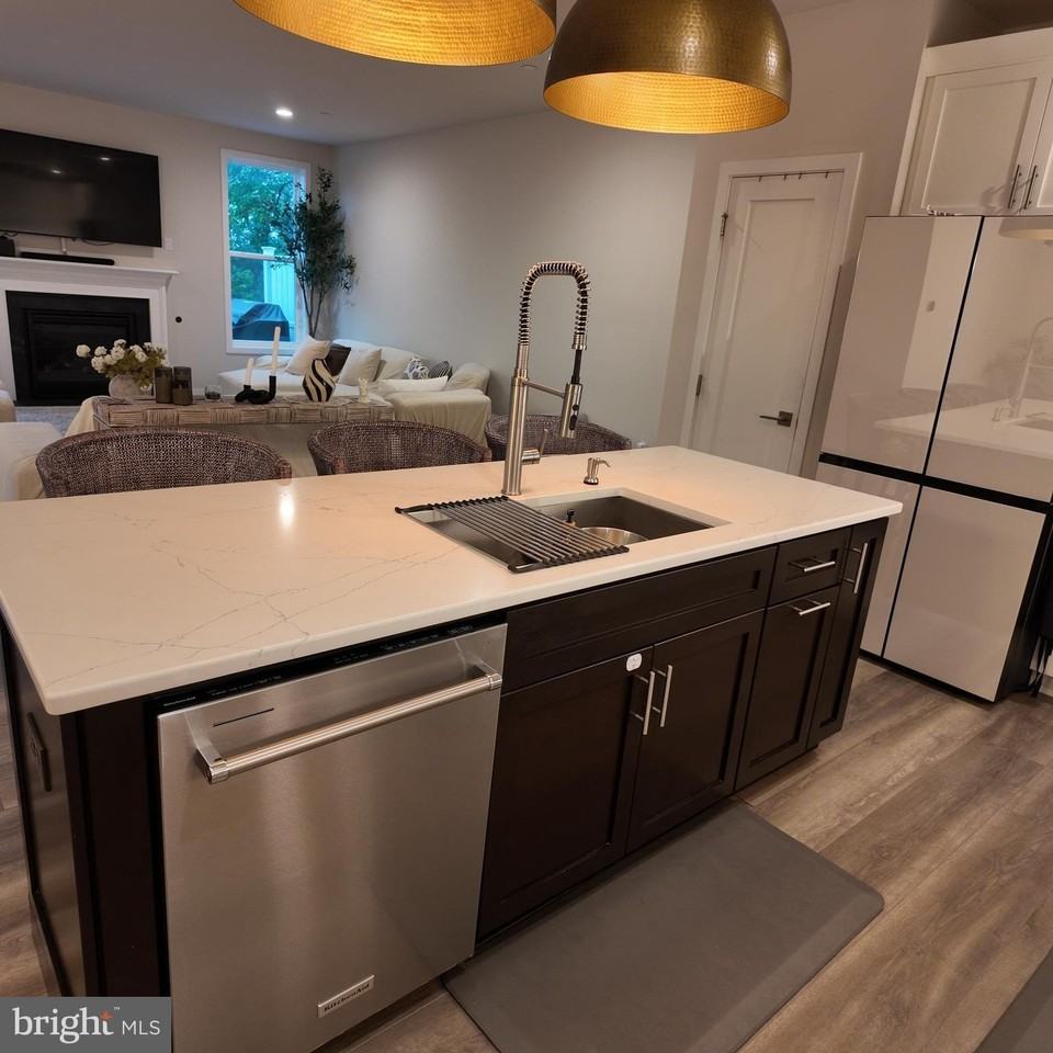 148 Kennedy Dr - Photo 6 of 33