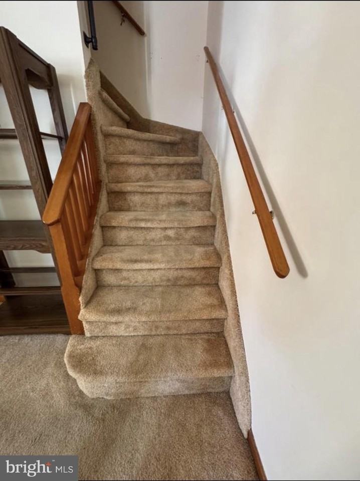 8 Loomis Park Rd - Photo 4 of 10