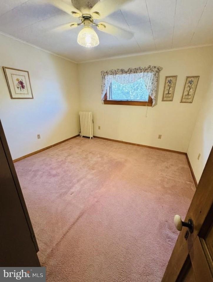 8 Loomis Park Rd - Photo 5 of 10