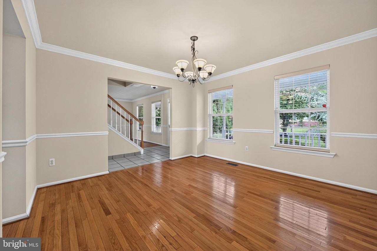 201 Pine Ave - Photo 3 of 30
