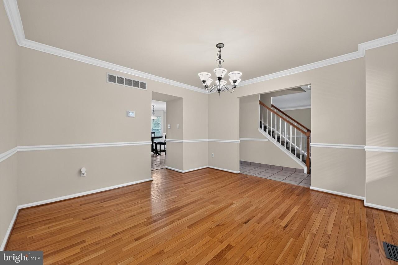 201 Pine Ave - Photo 4 of 30