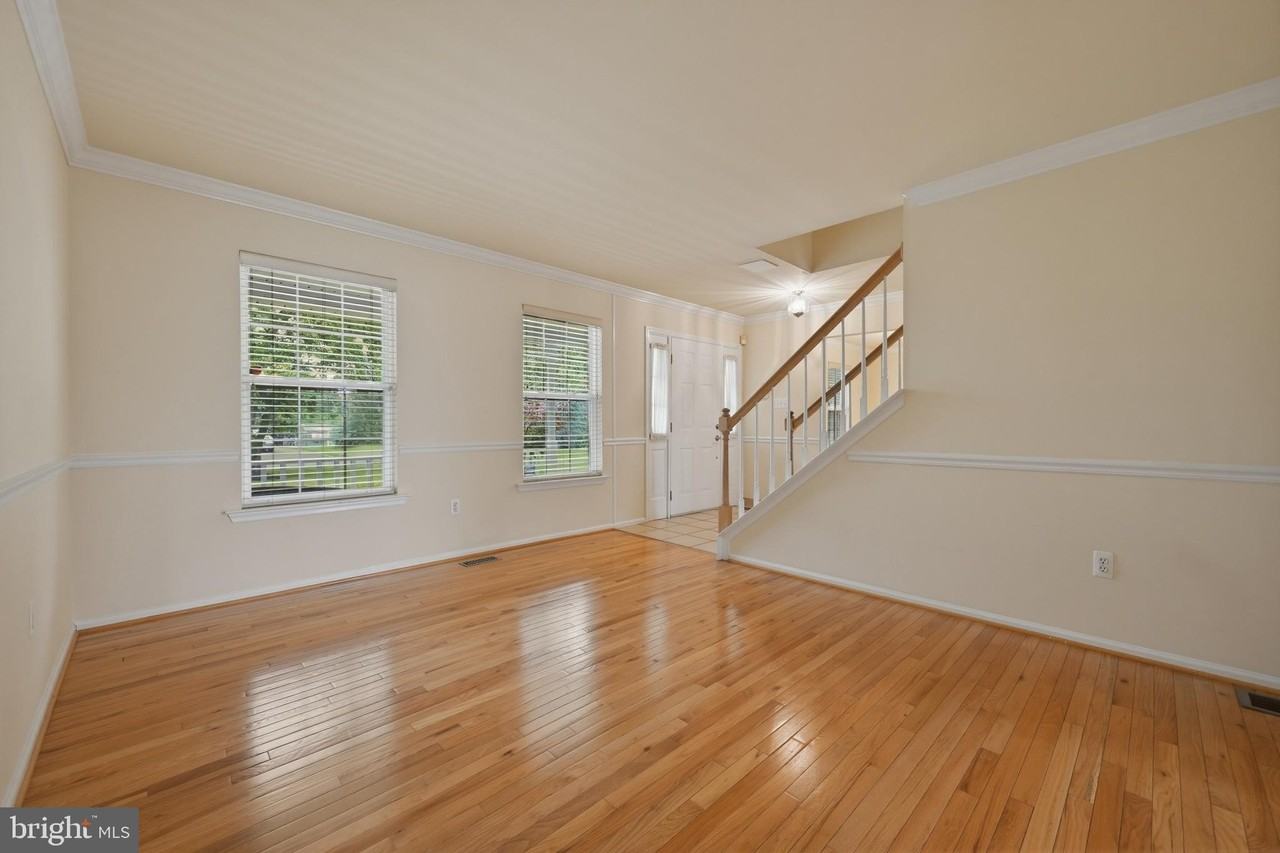 201 Pine Ave - Photo 5 of 30