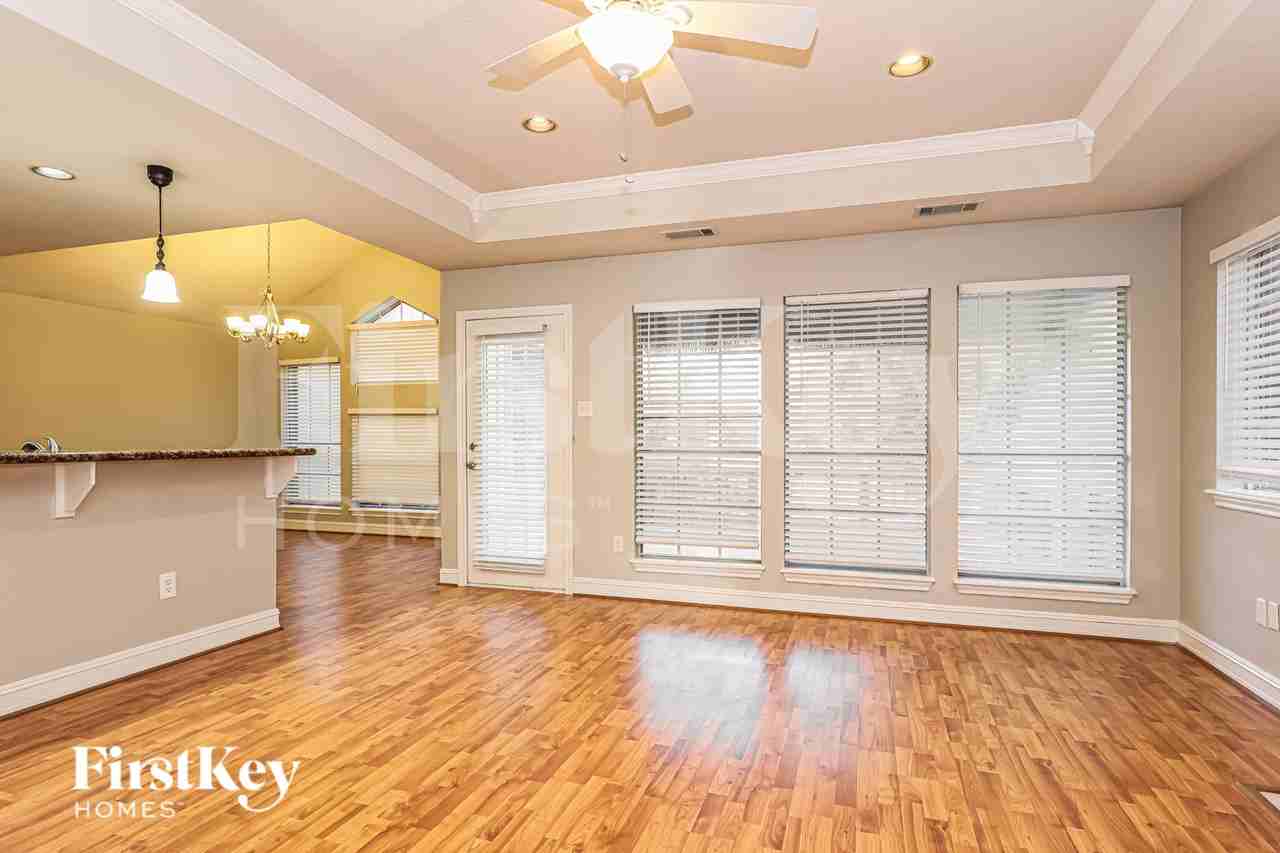 112 Golfview Dr - Photo 4 of 19