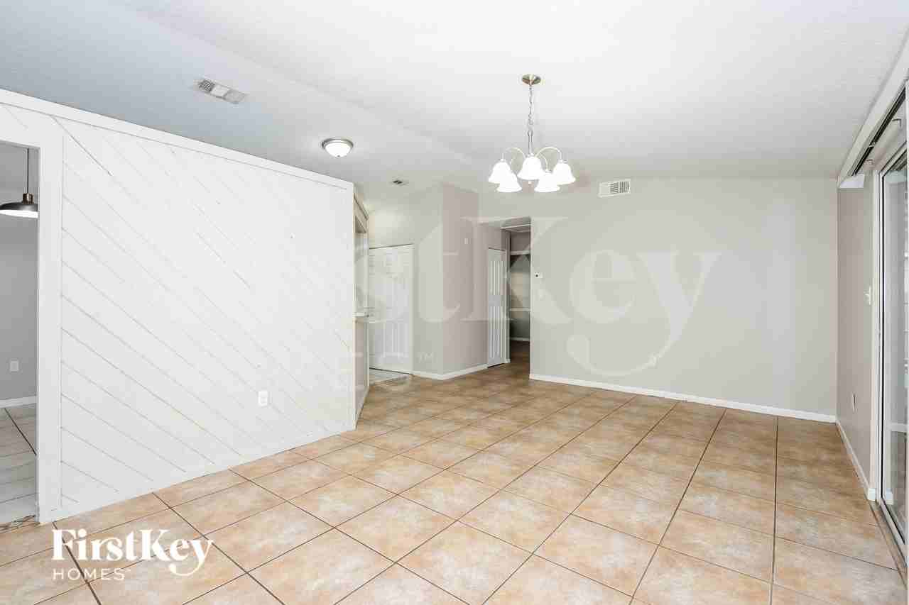 1061 Sally St Se - Photo 5 of 16