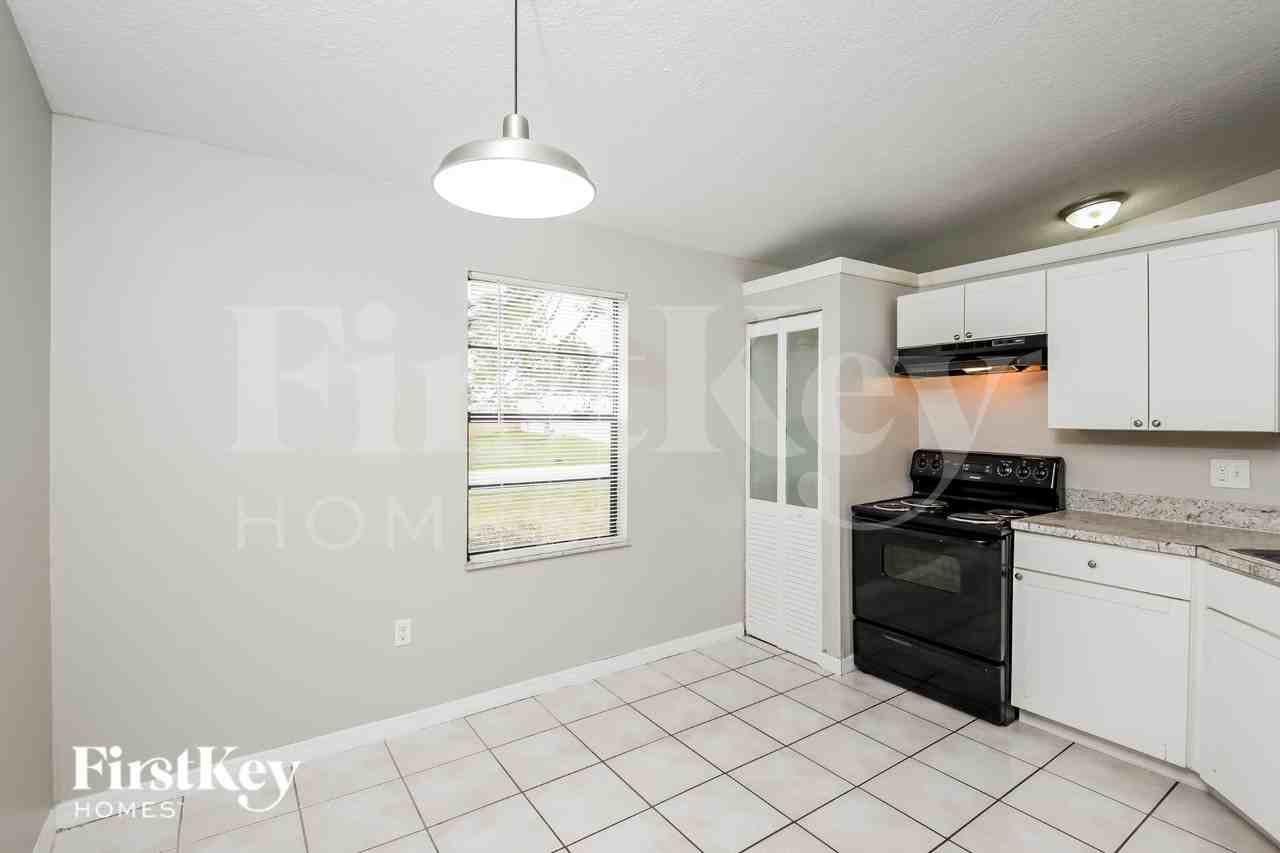 1061 Sally St Se - Photo 6 of 16