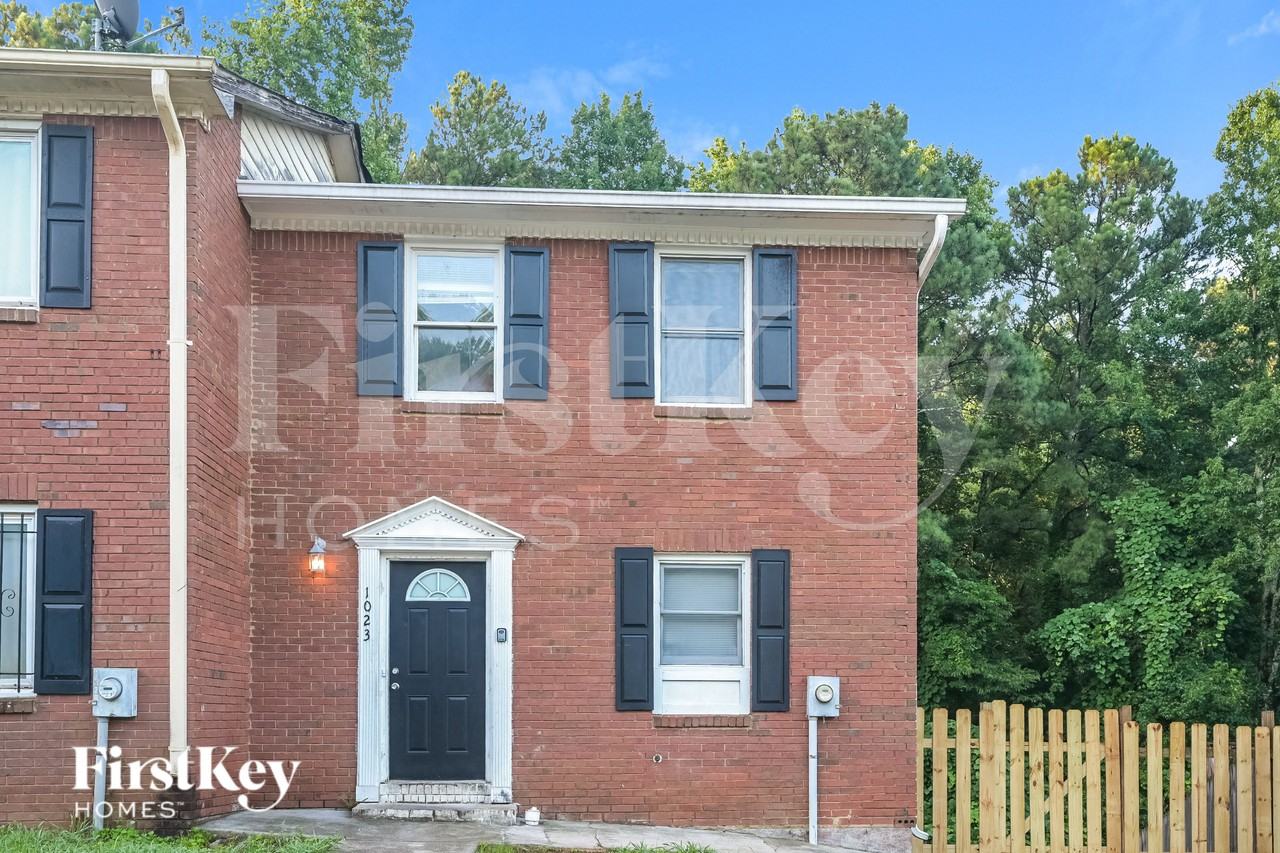 1023 Park Gate Pl