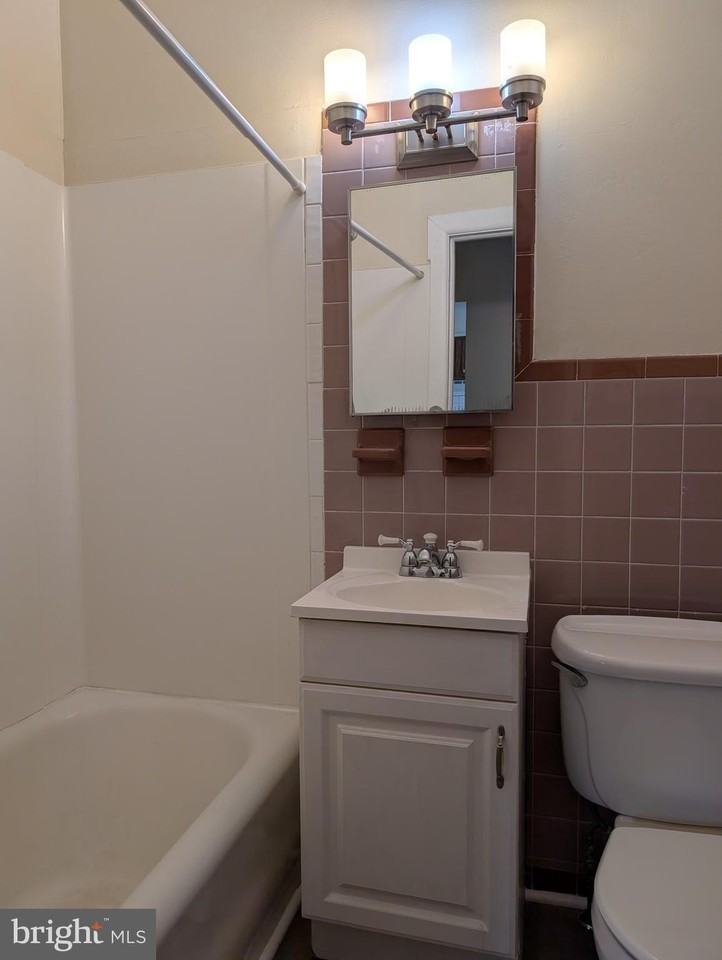 424 Conarroe St #1 - Photo 5 of 8