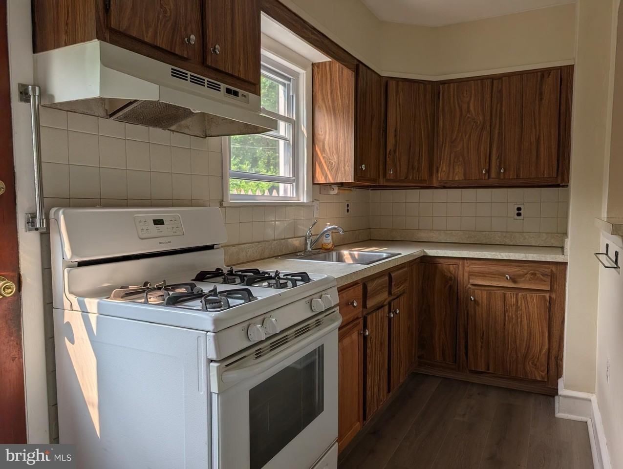 424 Conarroe St #1 - Photo 6 of 8