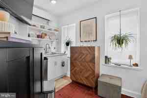 featured image of 2046 E Huntingdon St #3R
