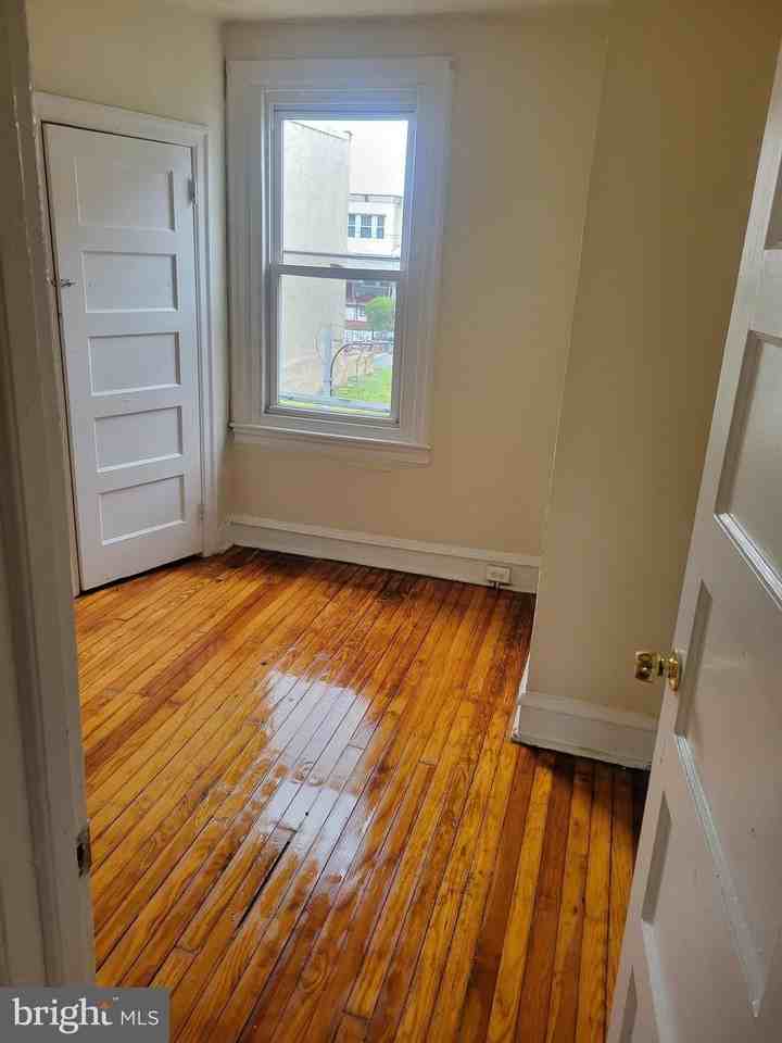 4911 N Franklin St - Photo 6 of 6