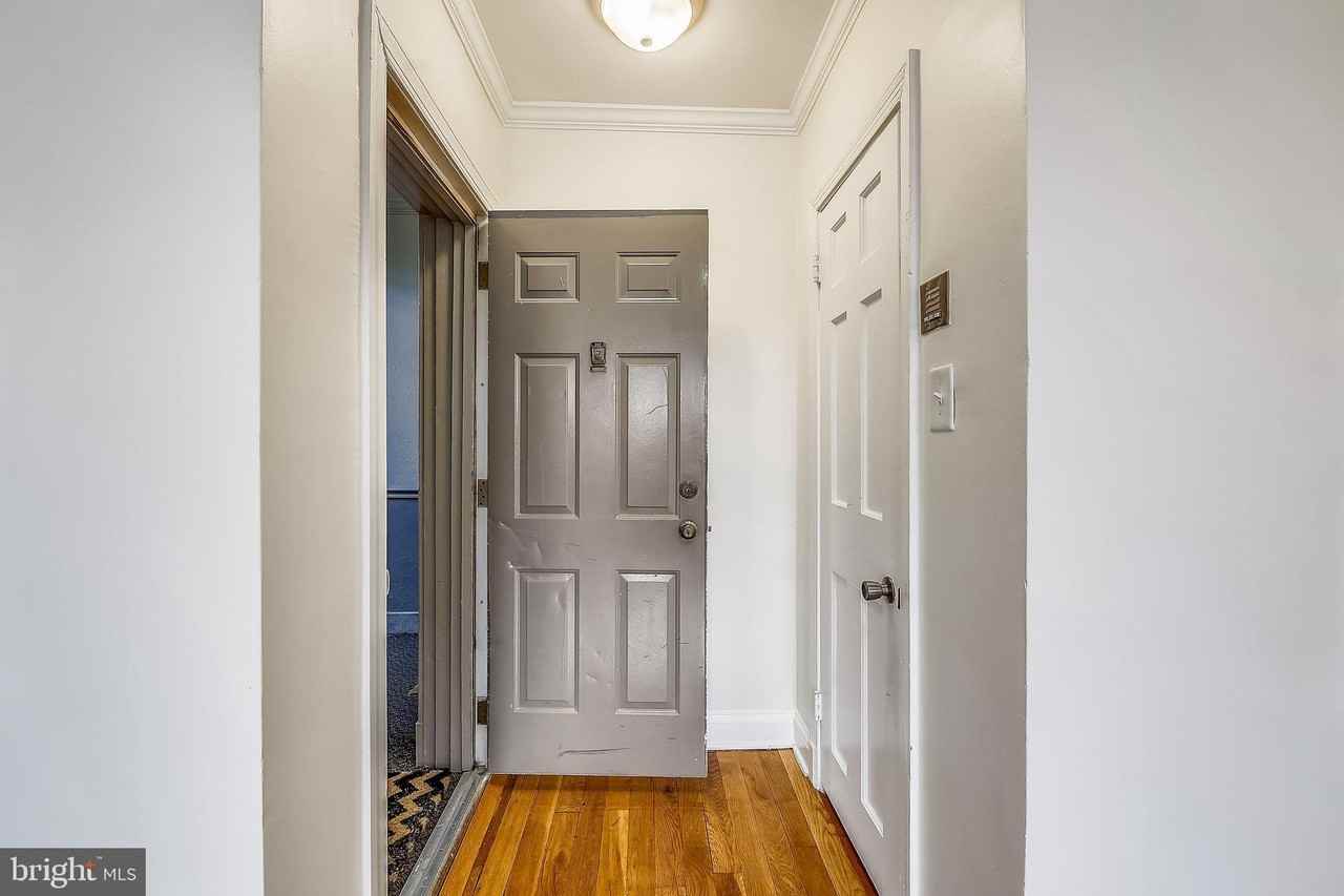1812 W Abingdon Dr #202 - Photo 3 of 27