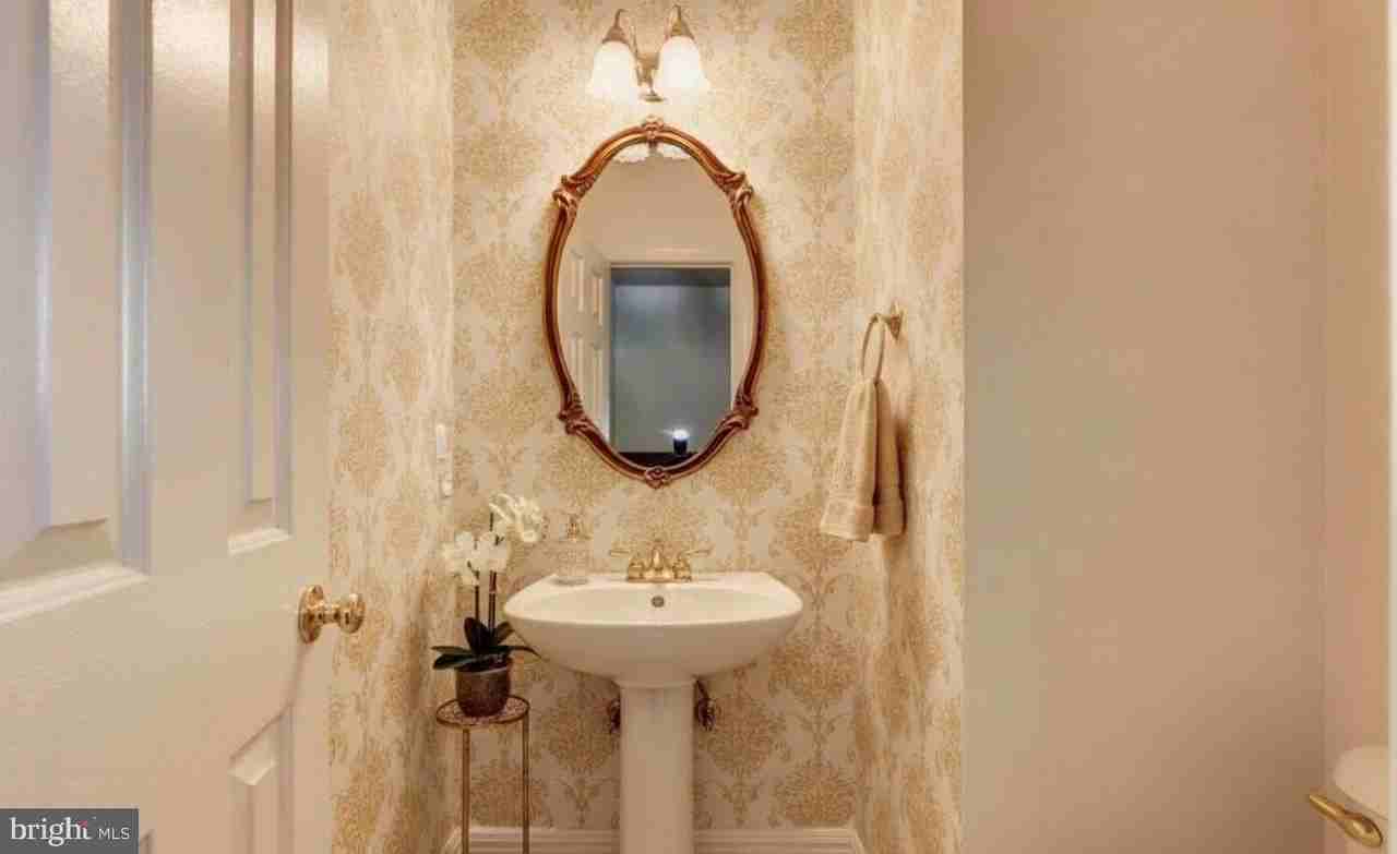 1804 Dawson St - Photo 5 of 34