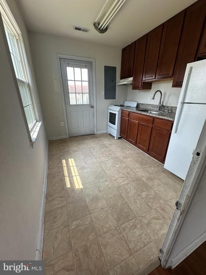 5310 Harbor Ct #88D - Photo 3 of 6