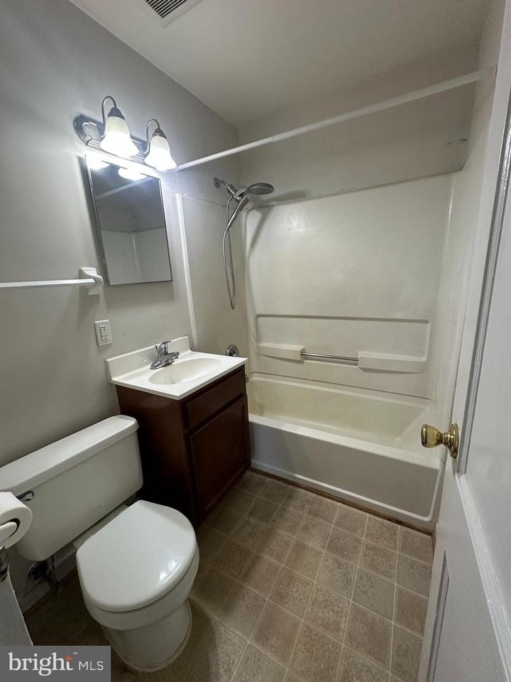 5310 Harbor Ct #88D - Photo 4 of 6