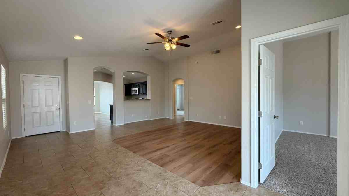 12941 W Bloomfield Rd - Photo 7 of 22