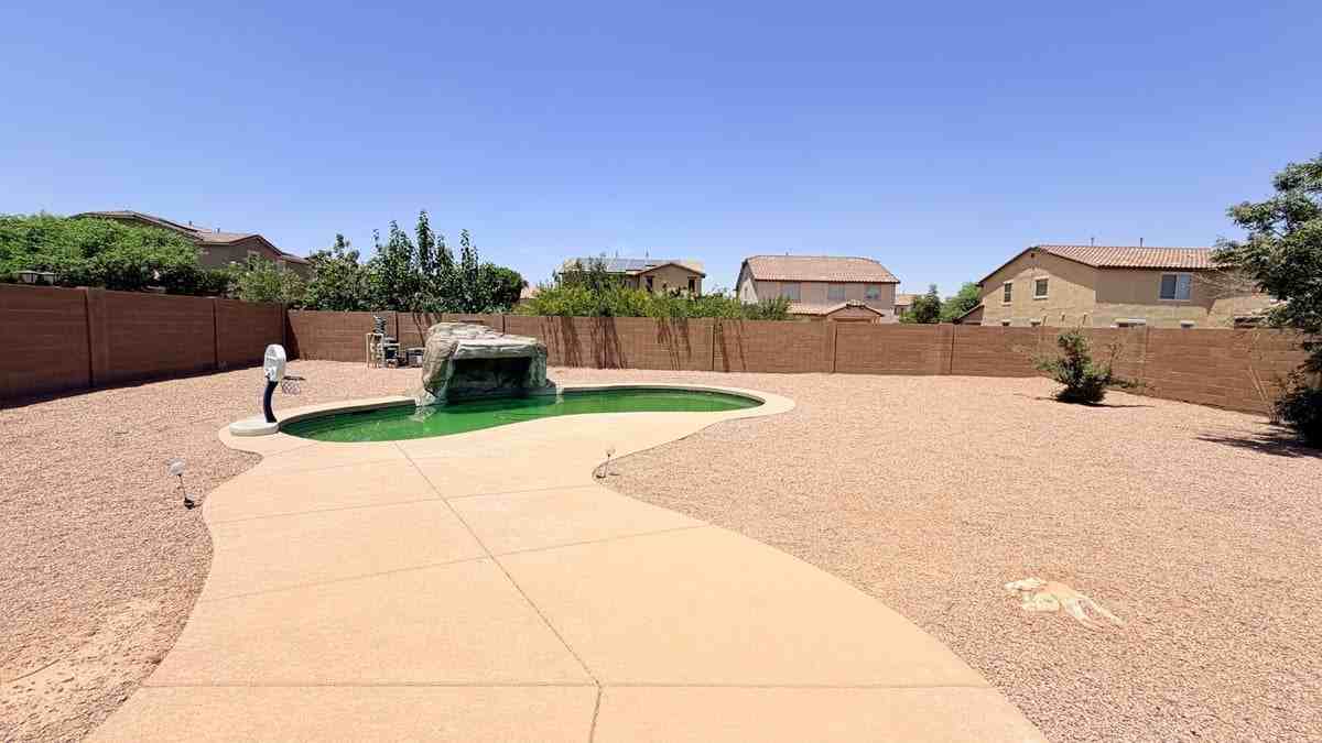 19546 N Krupps Ct - Photo 2 of 21