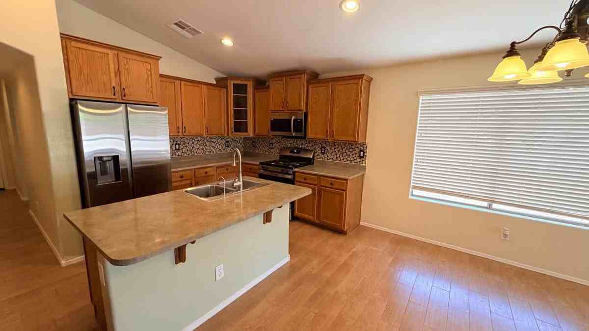 19546 N Krupps Ct - Photo 3 of 21