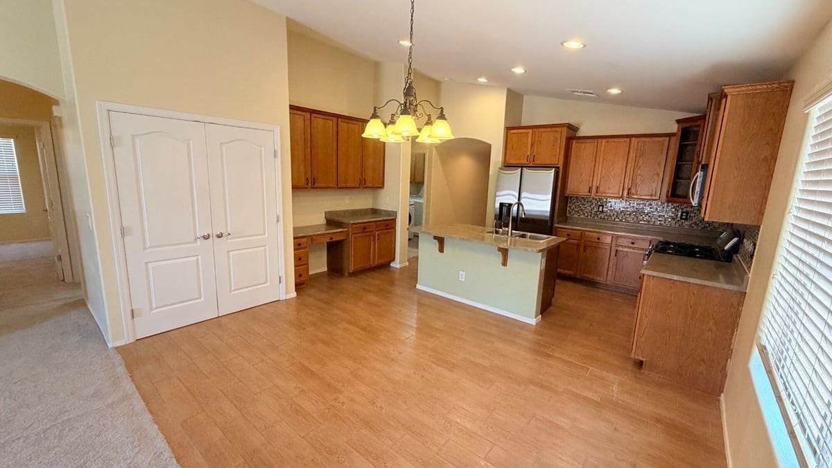 19546 N Krupps Ct - Photo 4 of 21