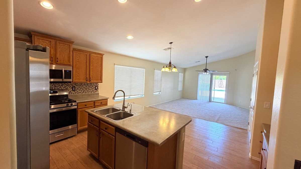 19546 N Krupps Ct - Photo 5 of 21