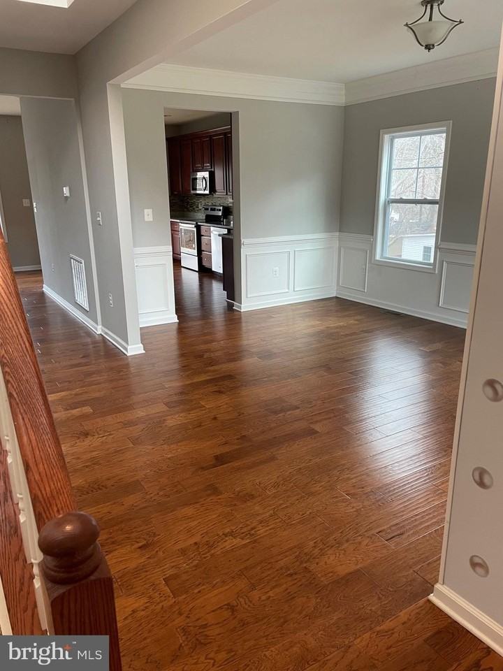7808 Oak St - Photo 4 of 34
