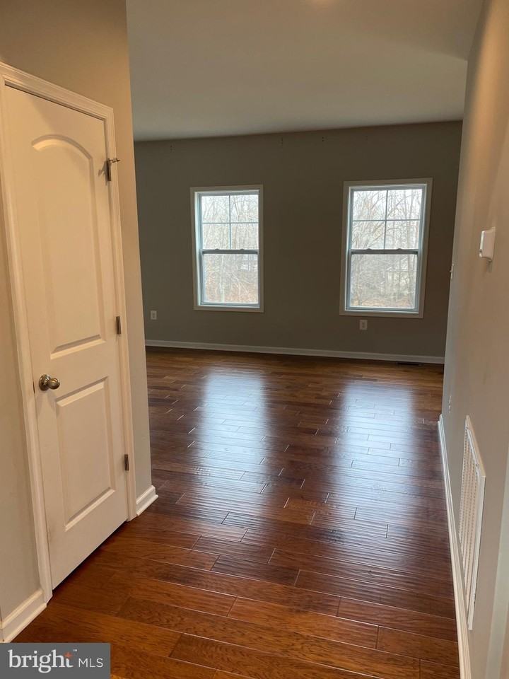 7808 Oak St - Photo 7 of 34