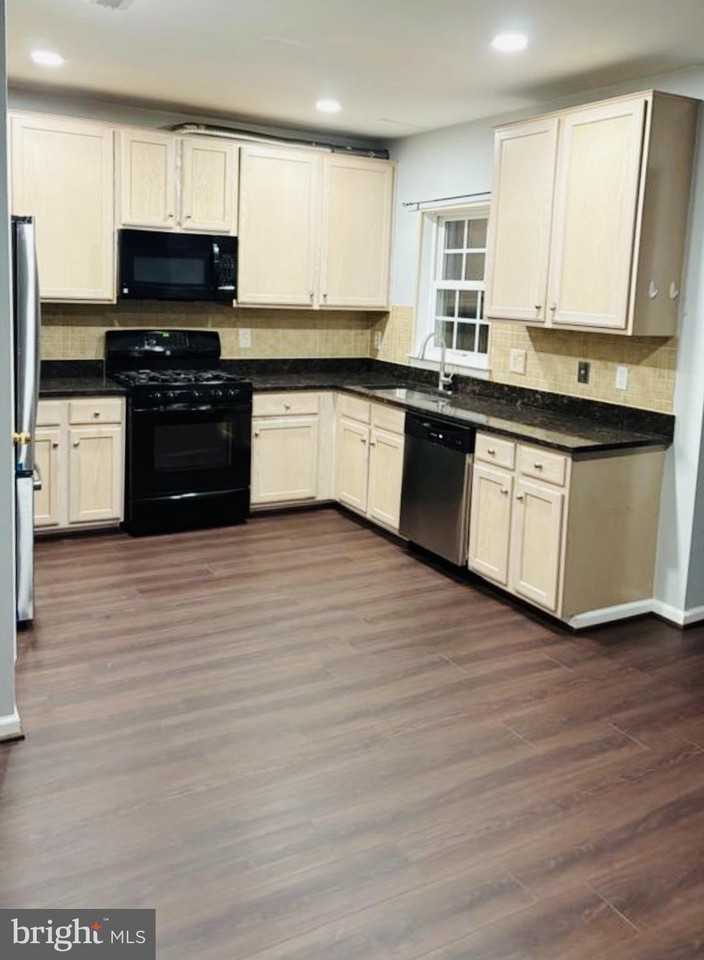 13714 Bidwell Pl - Photo 4 of 20