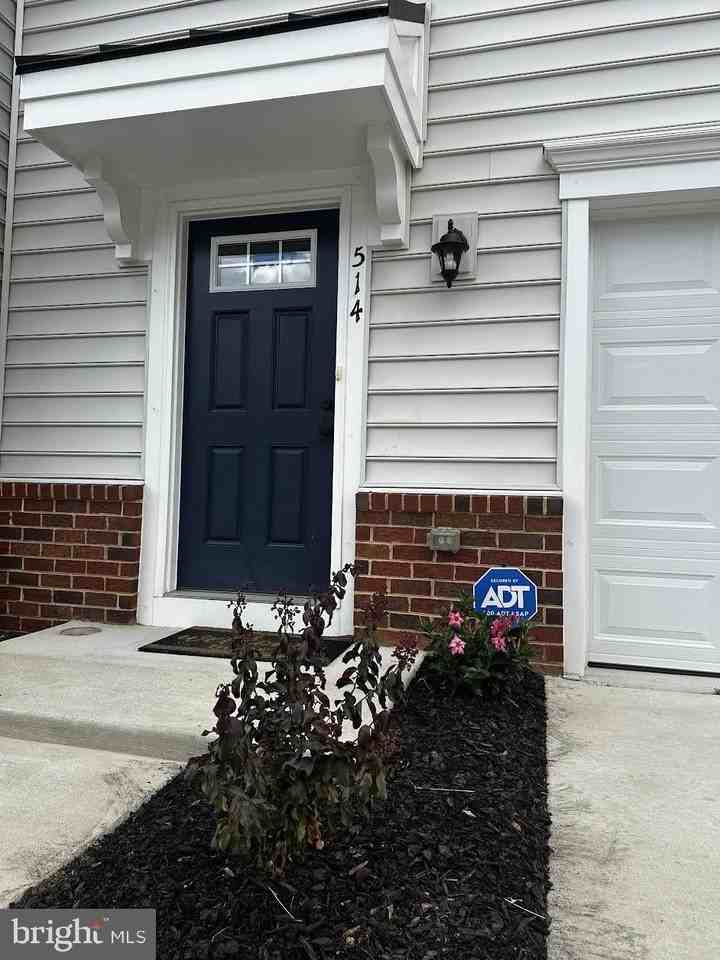 514 Landing Dr - Photo 2 of 19