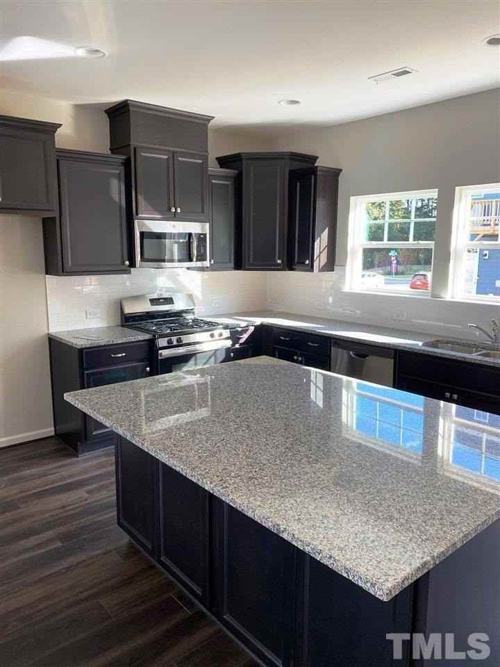 1013 Larabee Ln - Photo 4 of 19